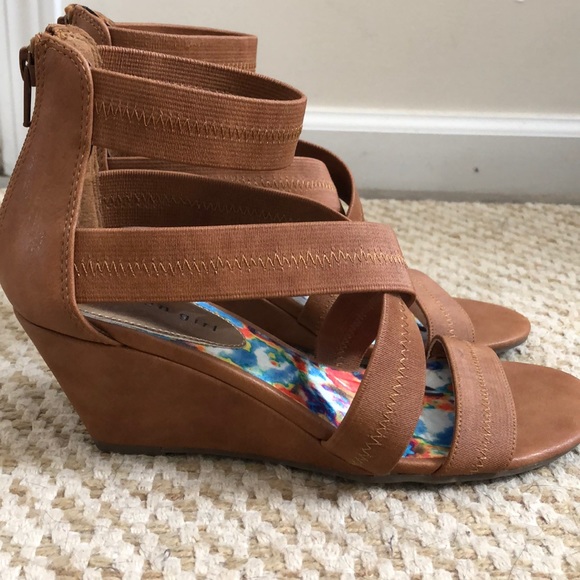 Madden girl “Heartt” wedge sandals - Picture 2 of 7